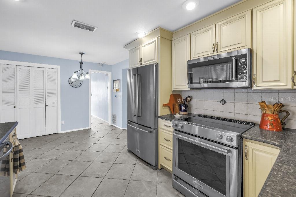Image 15 of 47 For 13000 90th Avenue
