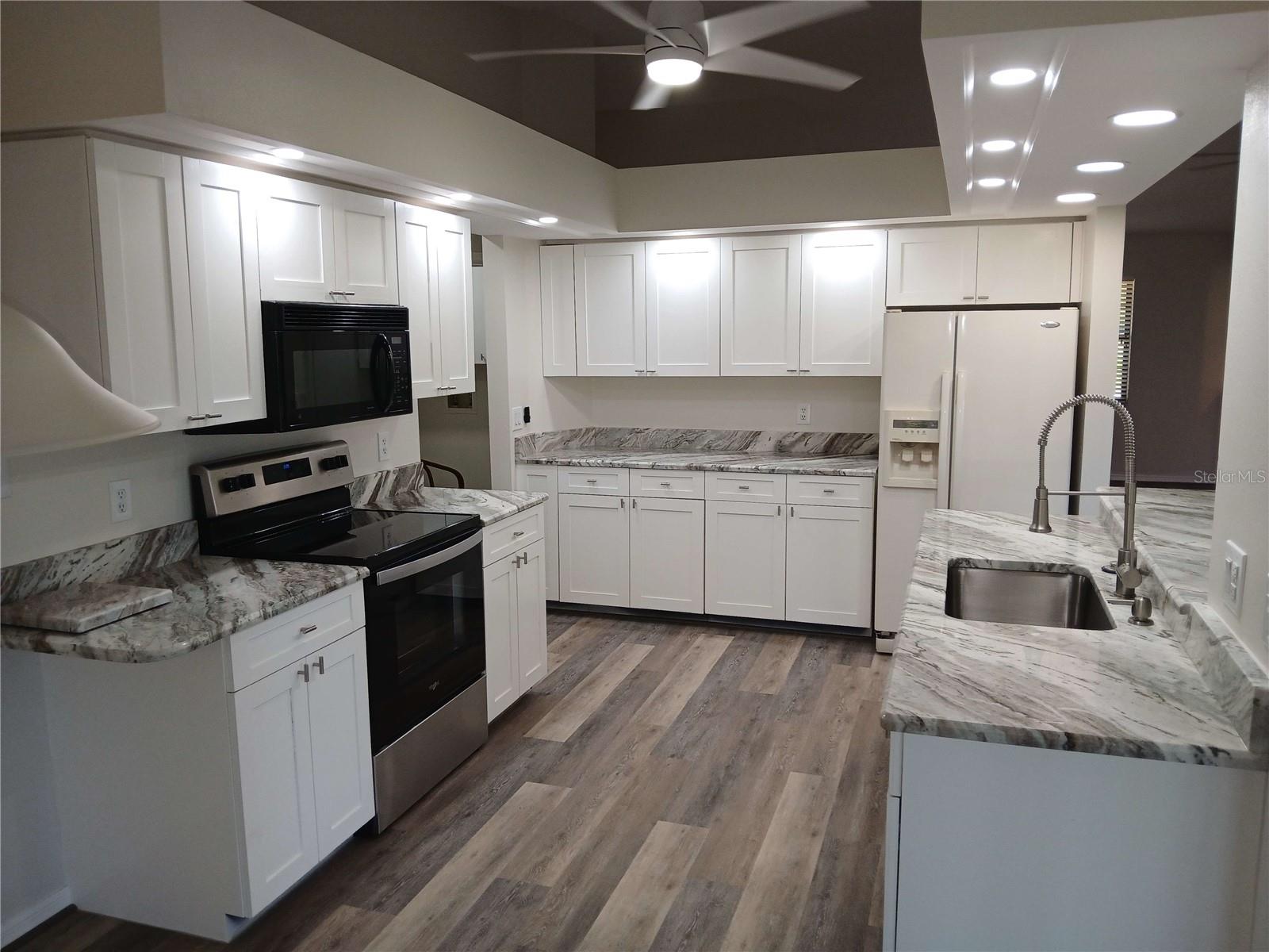 Image 11 of 20 For 405 Lemonwood Drive