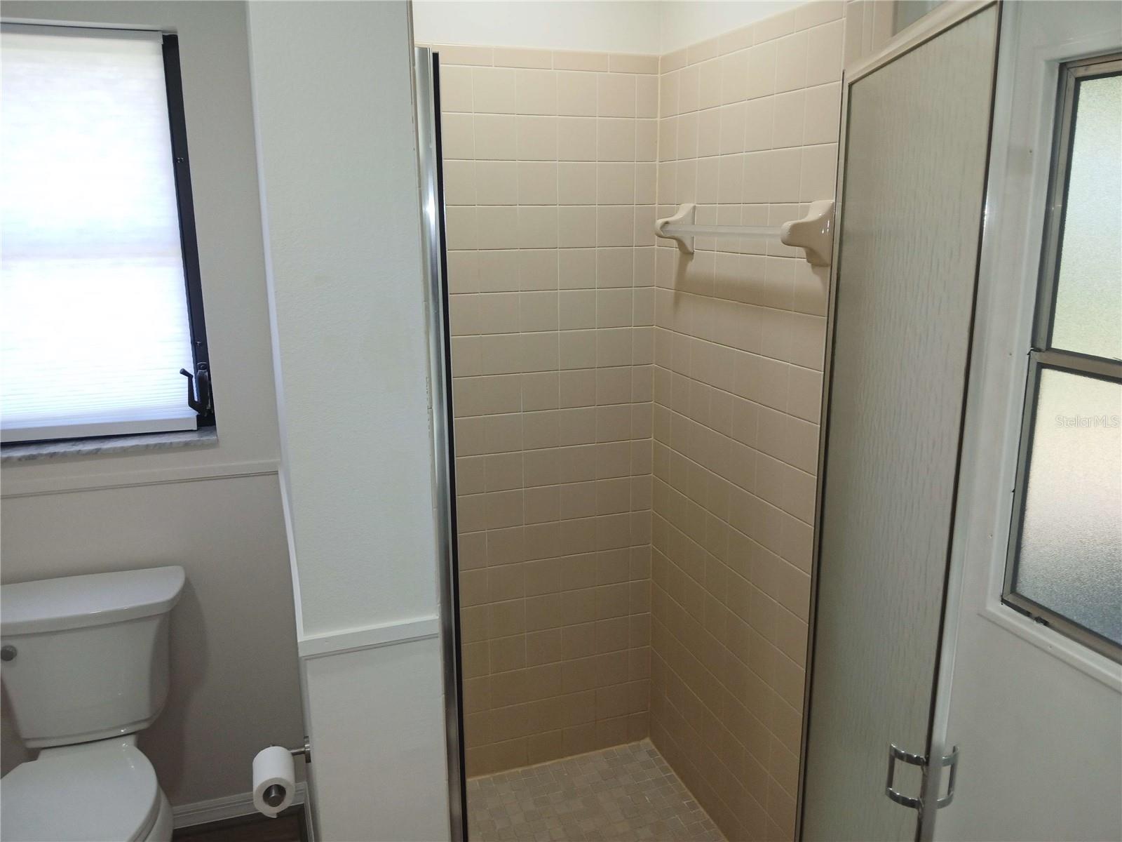 Image 17 of 20 For 405 Lemonwood Drive