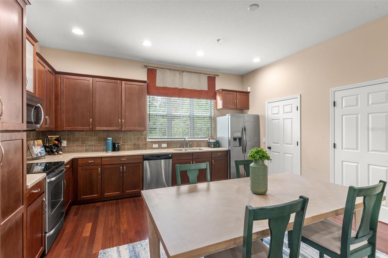 Image 12 of 31 For 918 Sombra Street