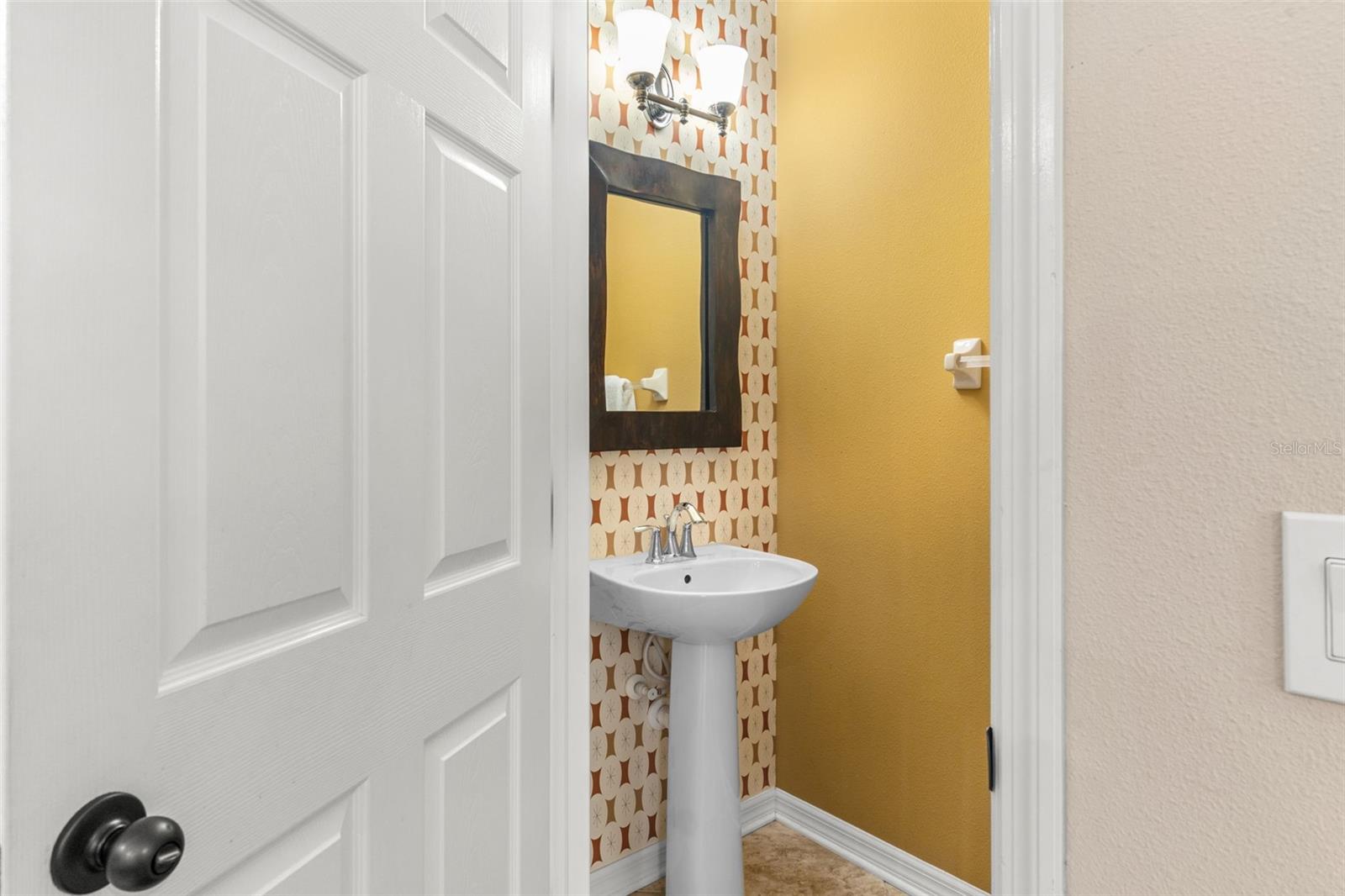 Image 14 of 31 For 918 Sombra Street