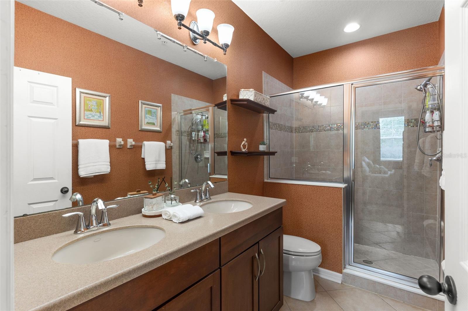 Image 21 of 31 For 918 Sombra Street