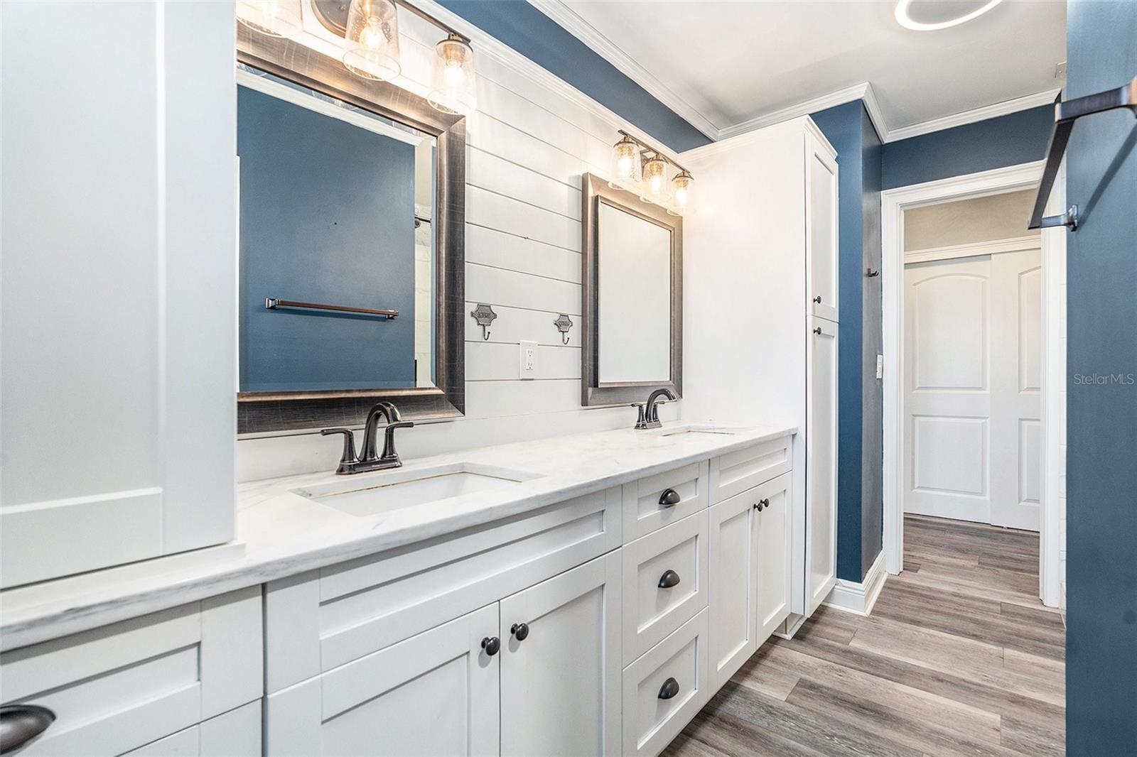 Listing photo id 11 for 2134 Serpentine Circle S