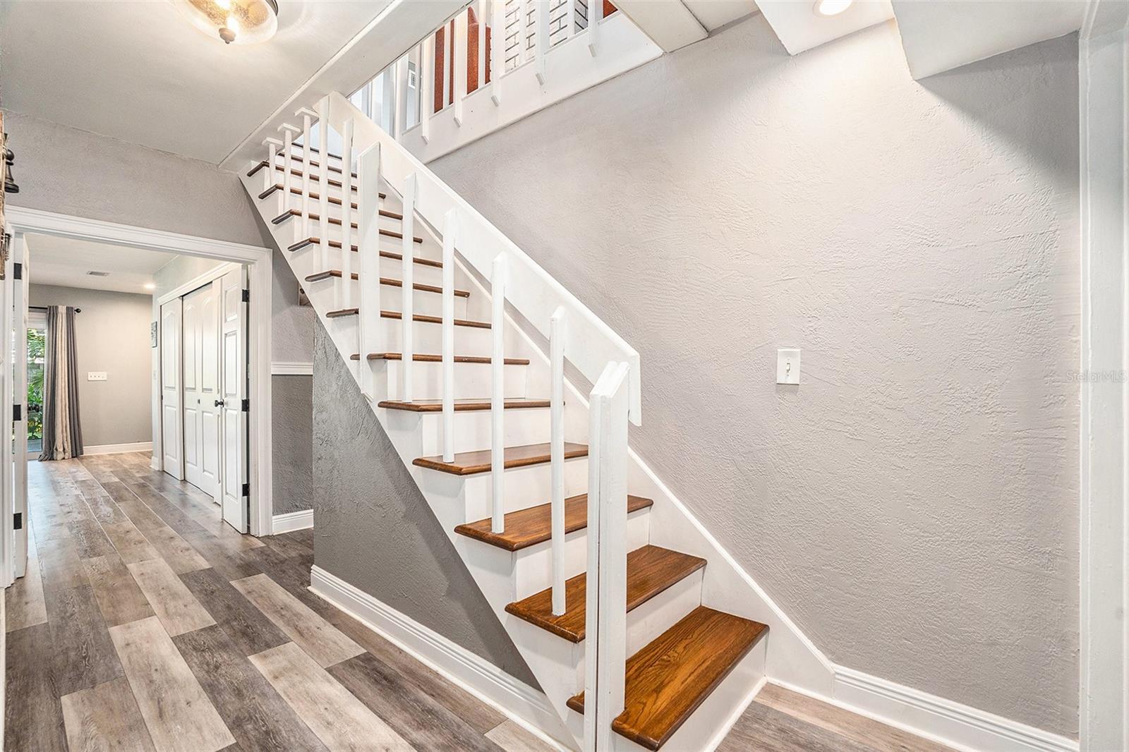 Listing photo id 12 for 2134 Serpentine Circle S
