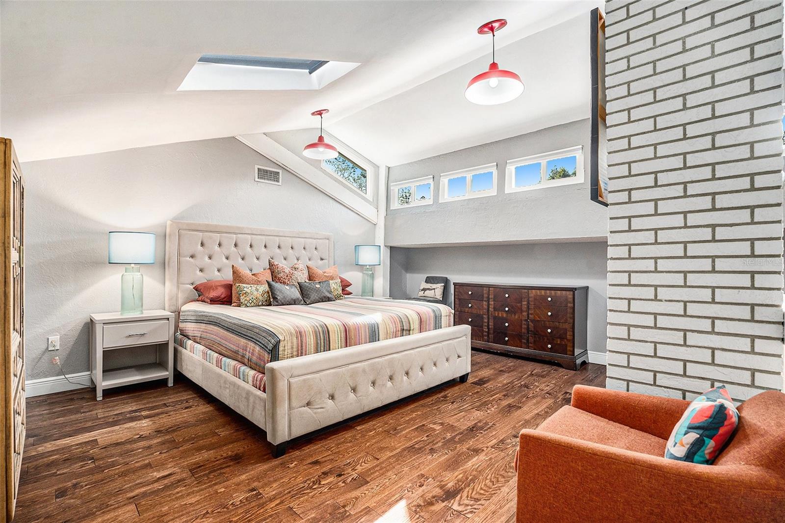 Listing photo id 13 for 2134 Serpentine Circle S