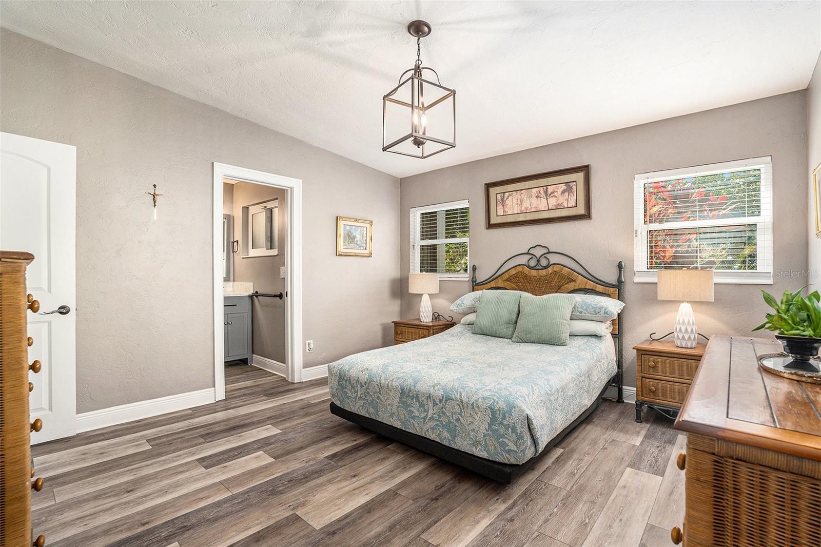 Listing photo id 14 for 2134 Serpentine Circle S
