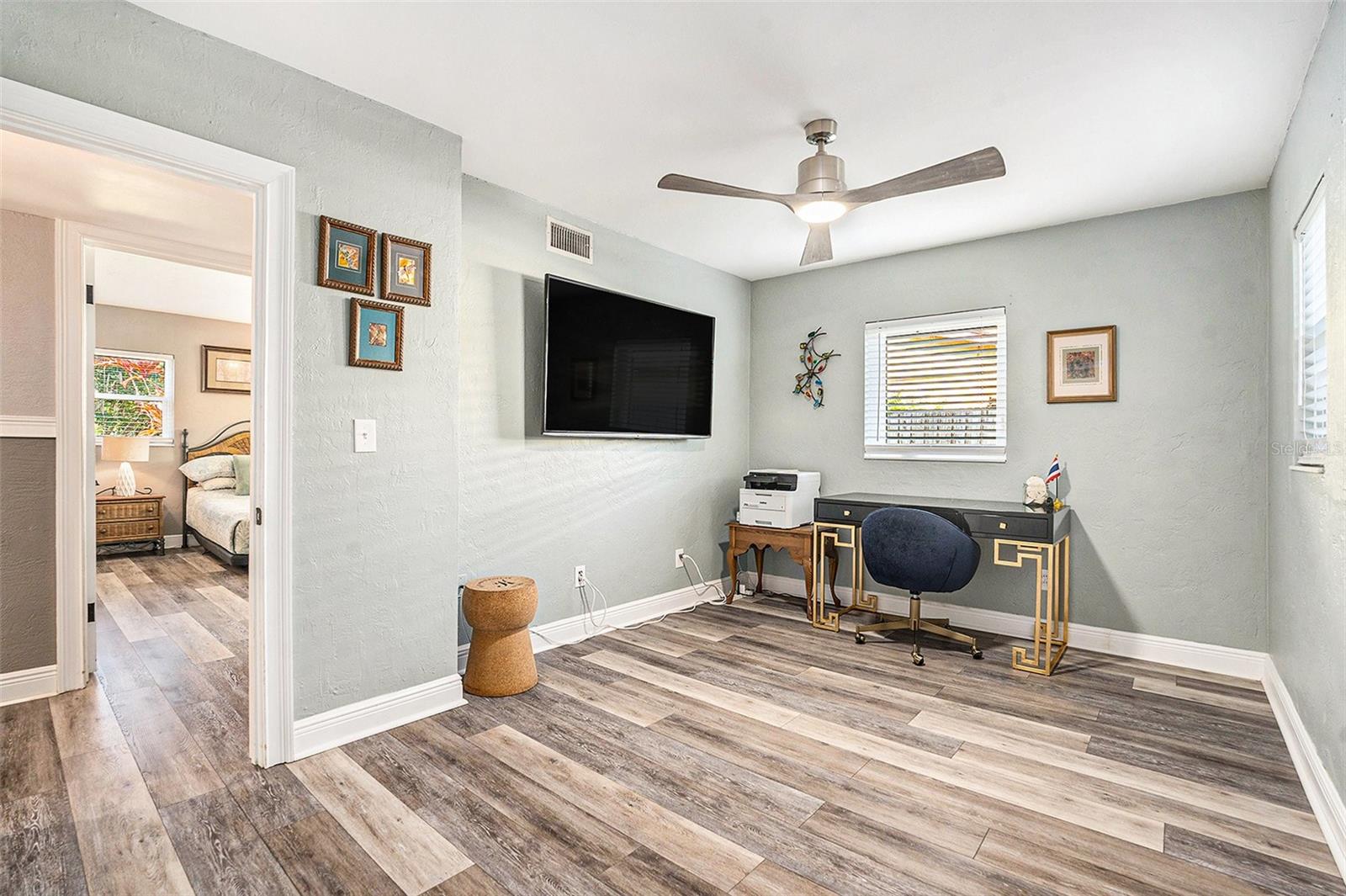 Listing photo id 16 for 2134 Serpentine Circle S