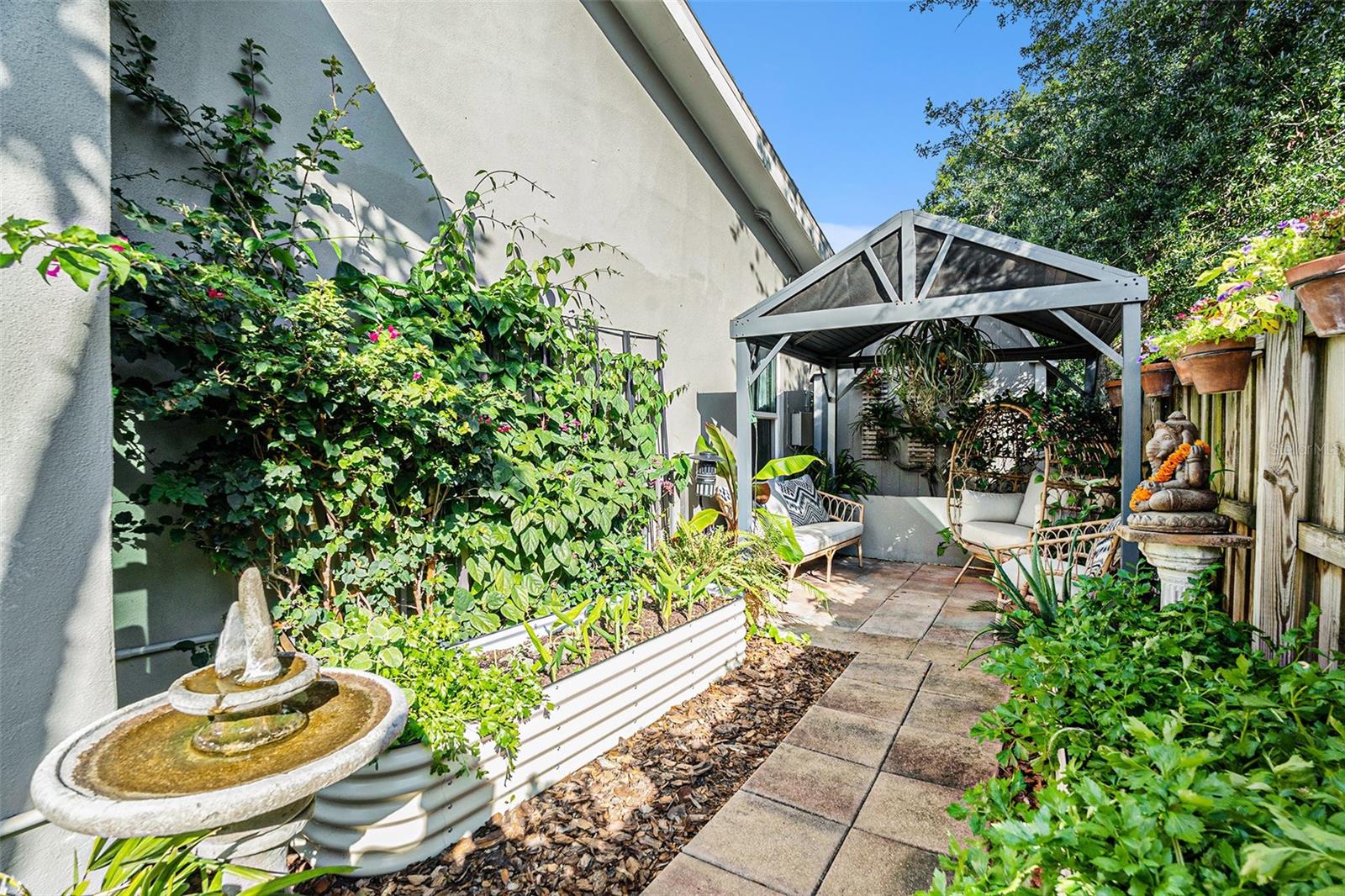 Listing photo id 20 for 2134 Serpentine Circle S