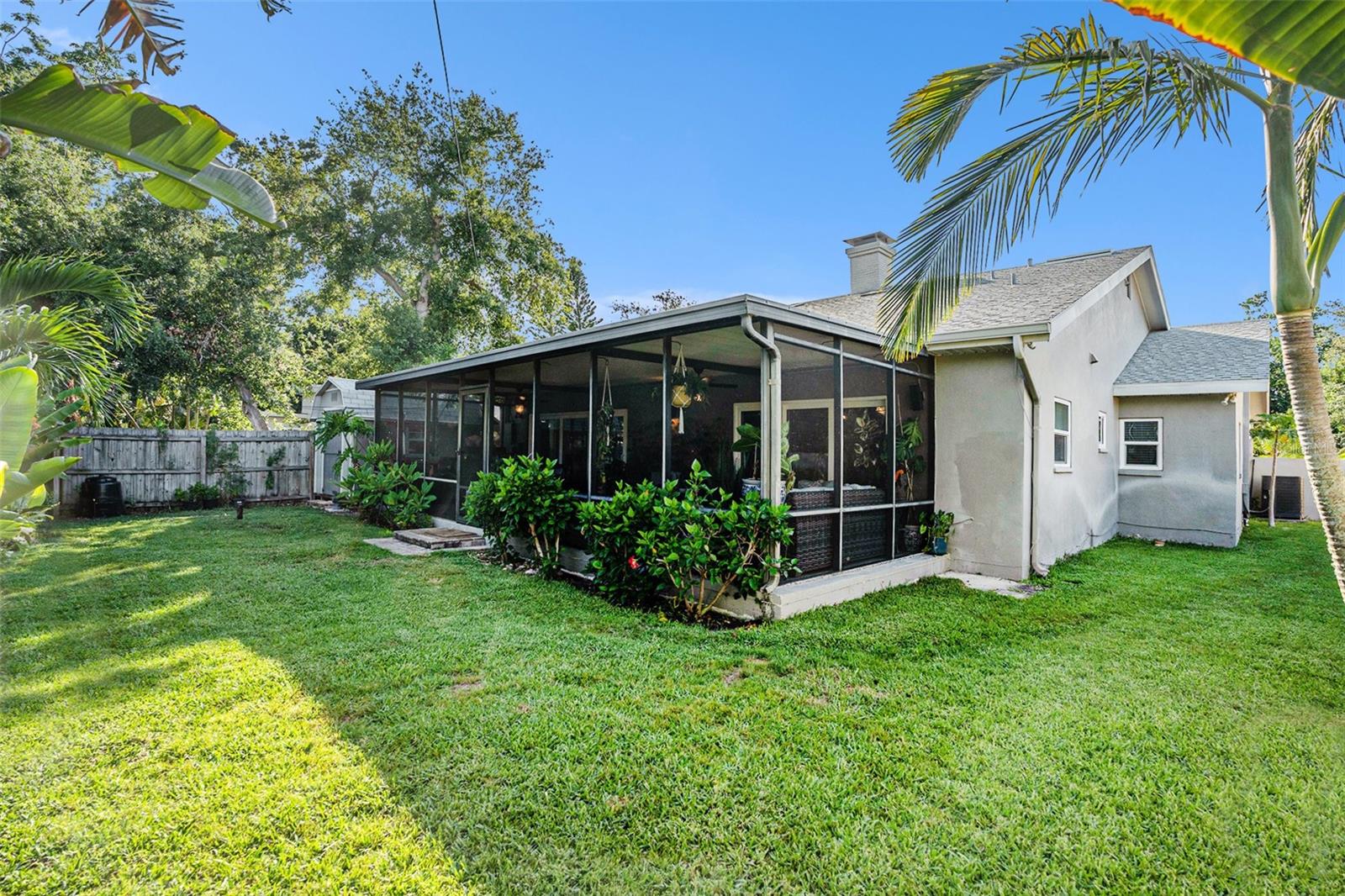 Listing photo id 21 for 2134 Serpentine Circle S