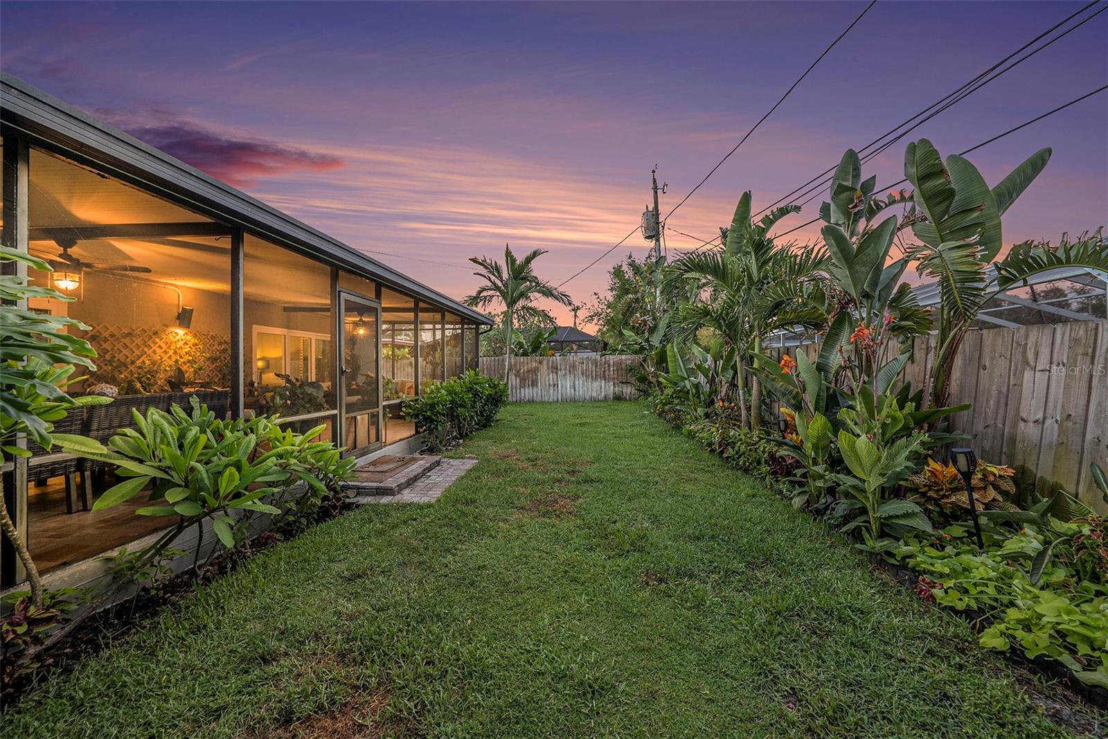 Listing photo id 23 for 2134 Serpentine Circle S
