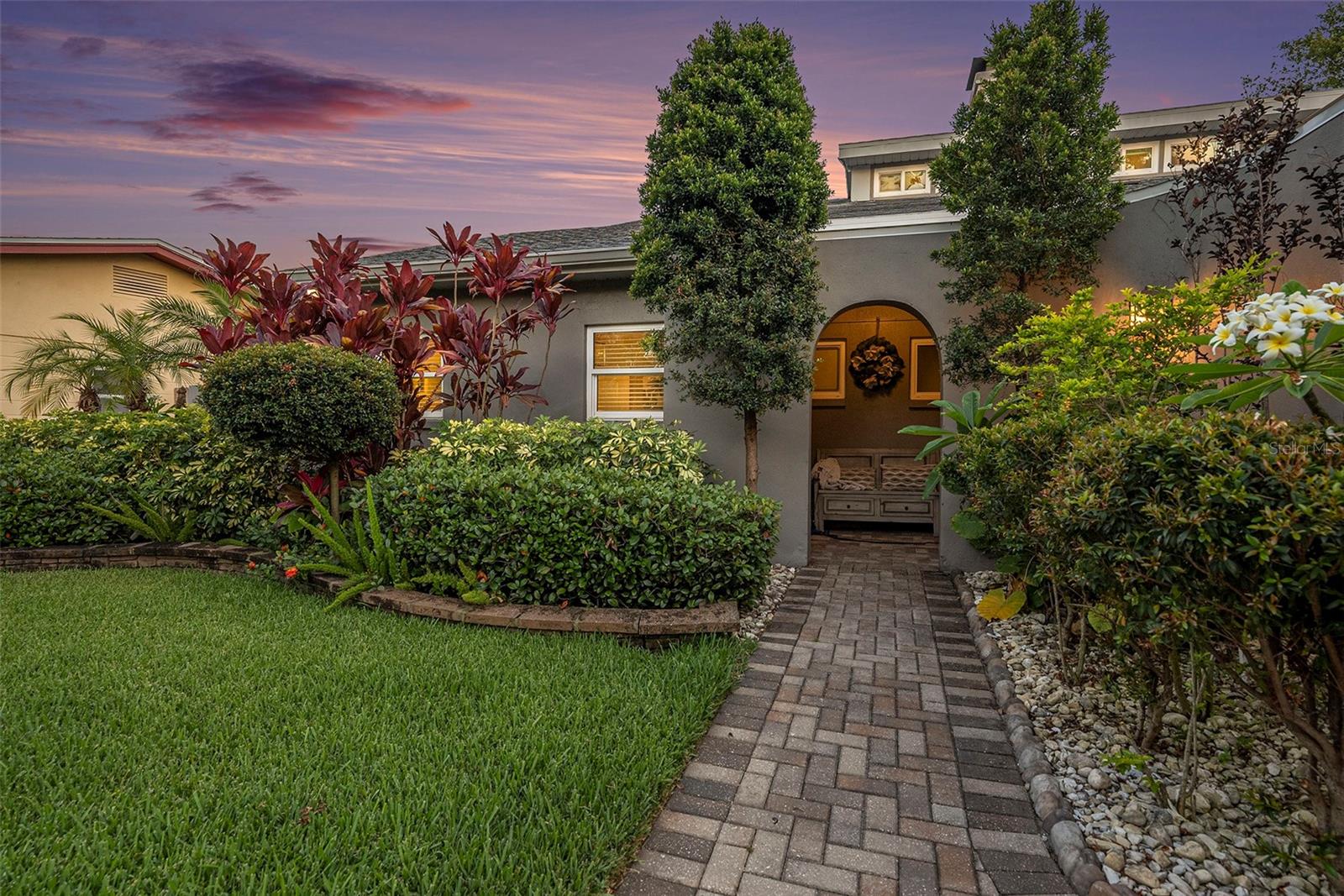 Listing photo id 27 for 2134 Serpentine Circle S