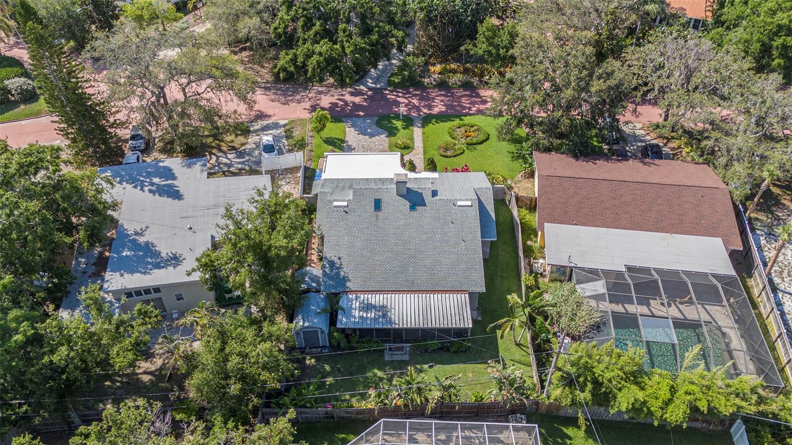 Listing photo id 28 for 2134 Serpentine Circle S