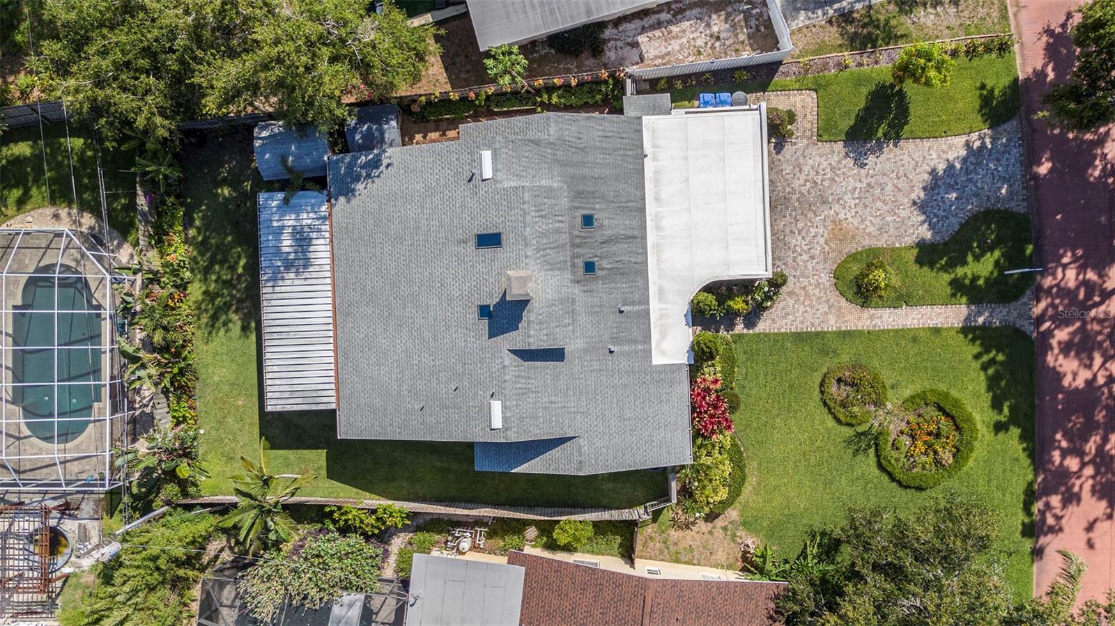 Listing photo id 29 for 2134 Serpentine Circle S