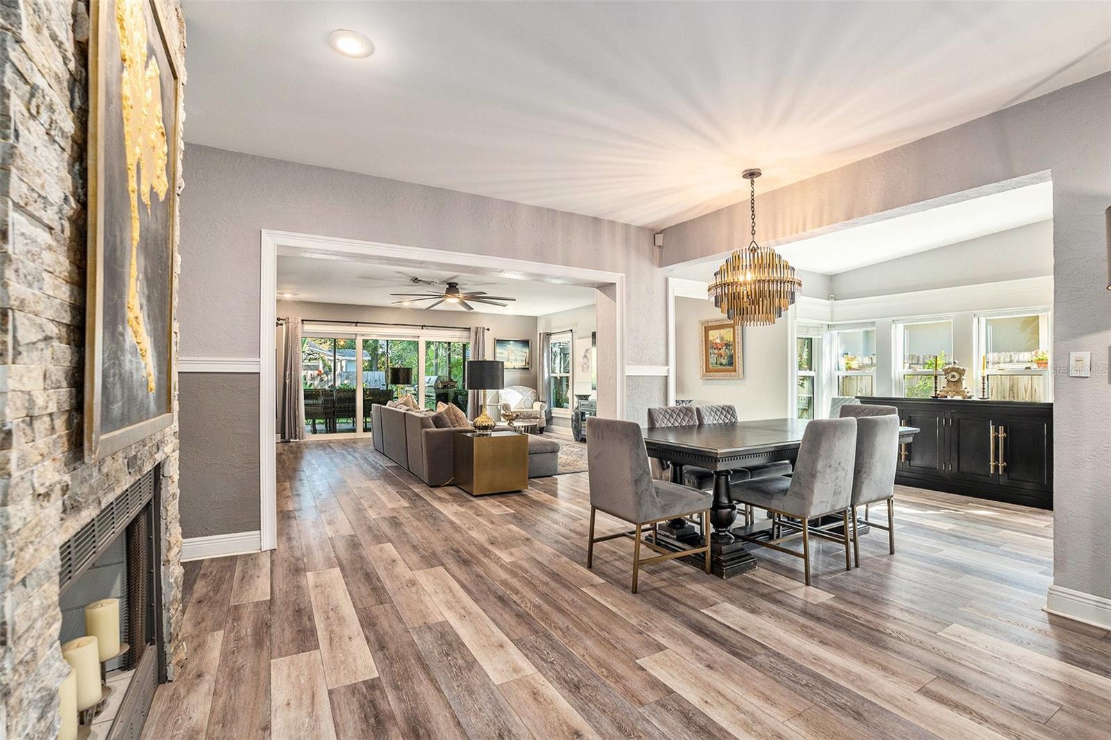 Listing photo id 3 for 2134 Serpentine Circle S