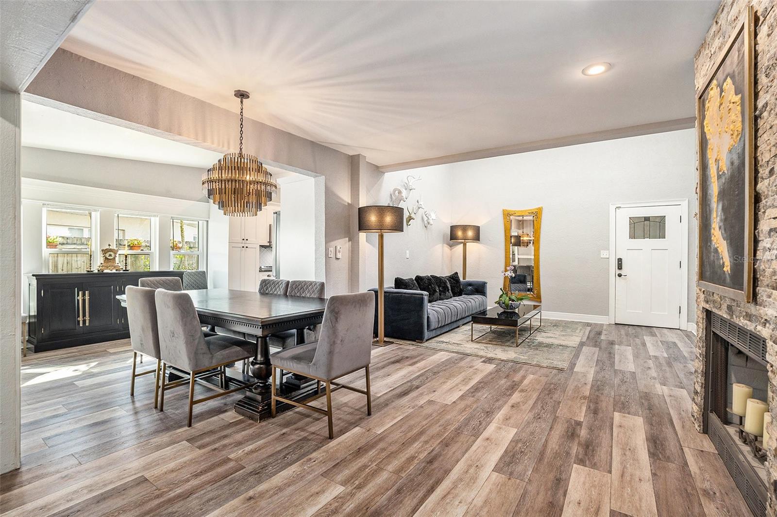 Listing photo id 4 for 2134 Serpentine Circle S