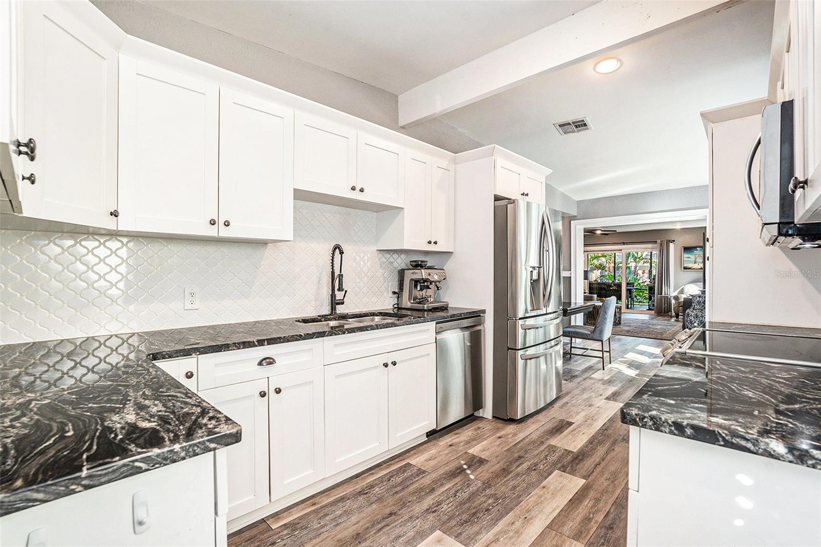 Listing photo id 7 for 2134 Serpentine Circle S