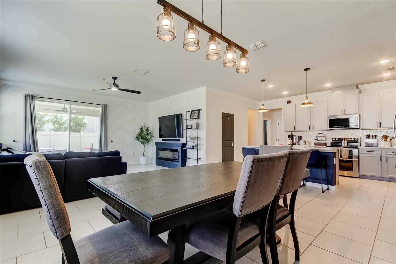 Listing photo id 8 for 2456 Arbor Wind Drive