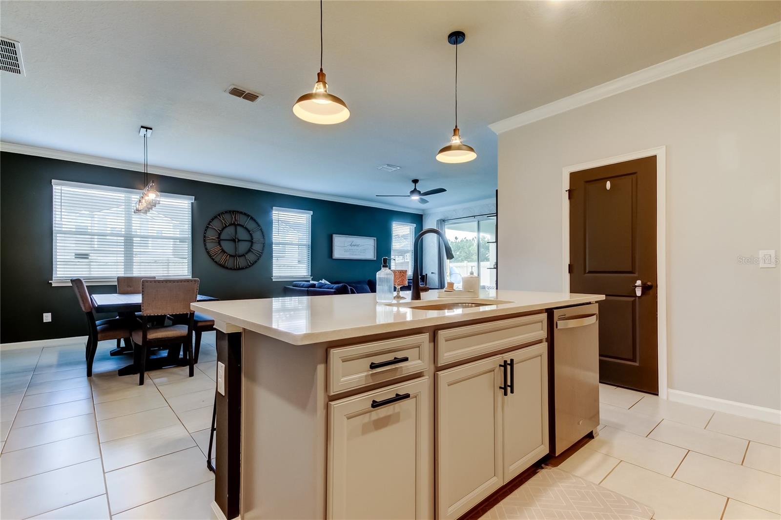 Listing photo id 14 for 2456 Arbor Wind Drive