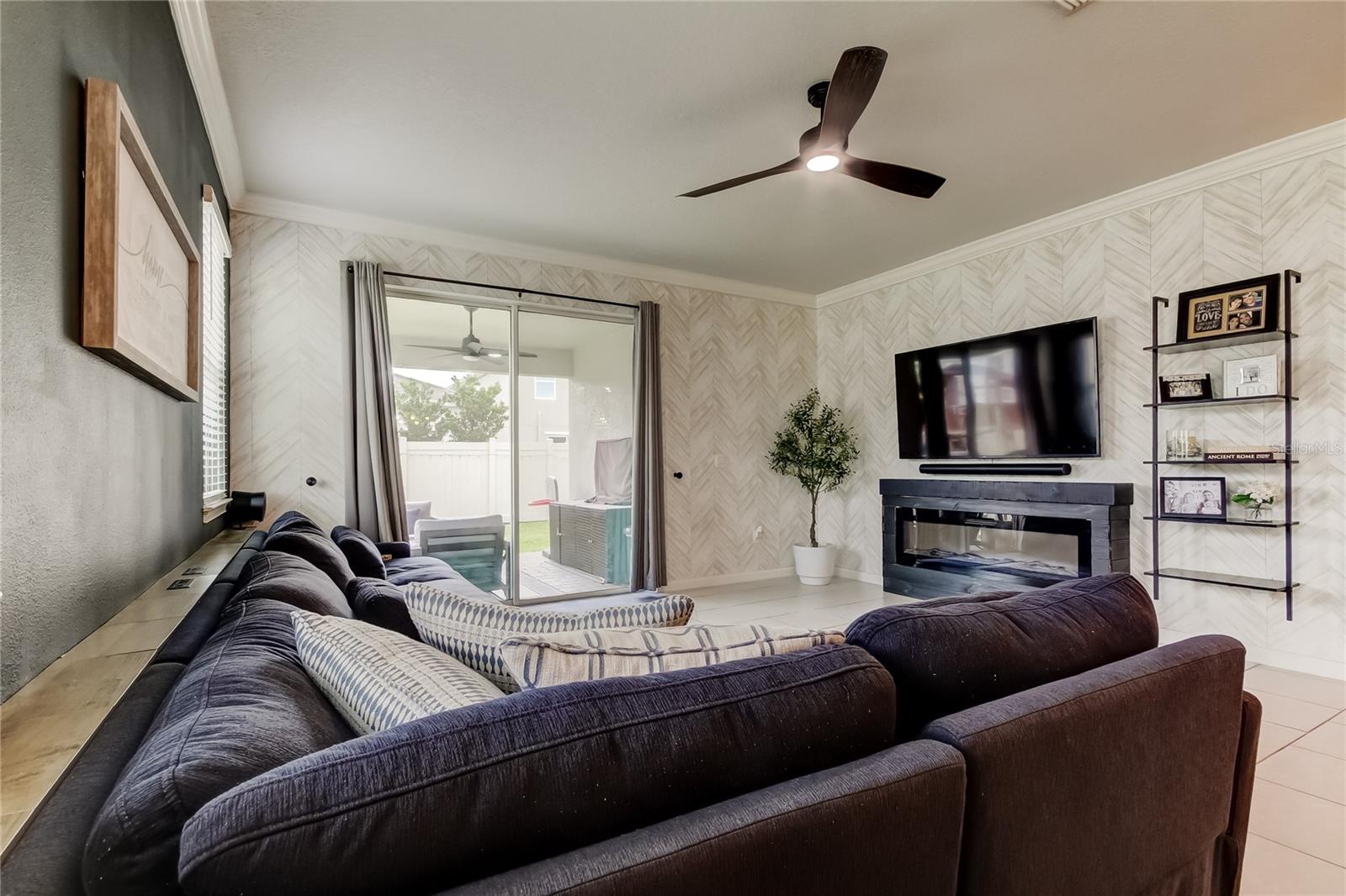 Listing photo id 18 for 2456 Arbor Wind Drive