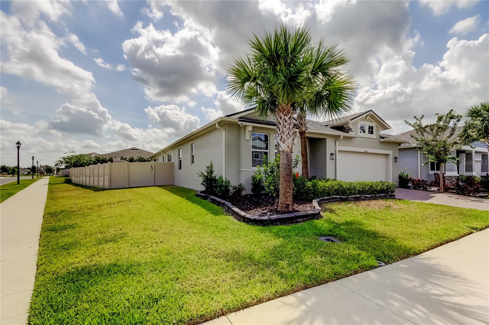Listing photo id 1 for 2456 Arbor Wind Drive