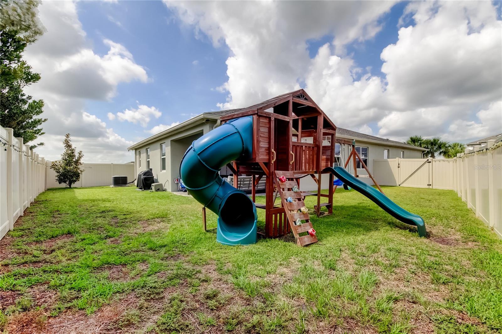 Listing photo id 41 for 2456 Arbor Wind Drive