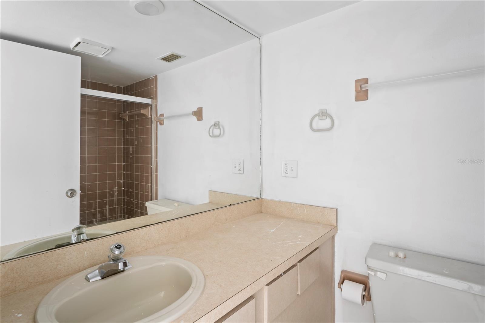 Image 15 of 19 For 63 Douglas Street 10