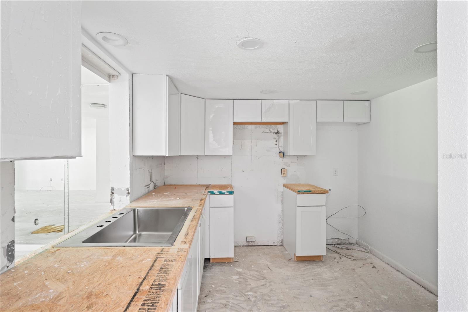Image 5 of 19 For 63 Douglas Street 10