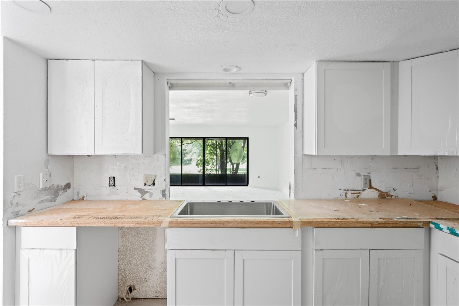 Image 6 of 19 For 63 Douglas Street 10