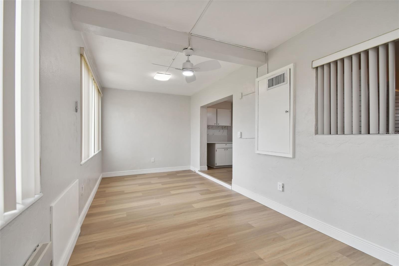 Image 11 of 40 For 2433 Brazilia Drive 43