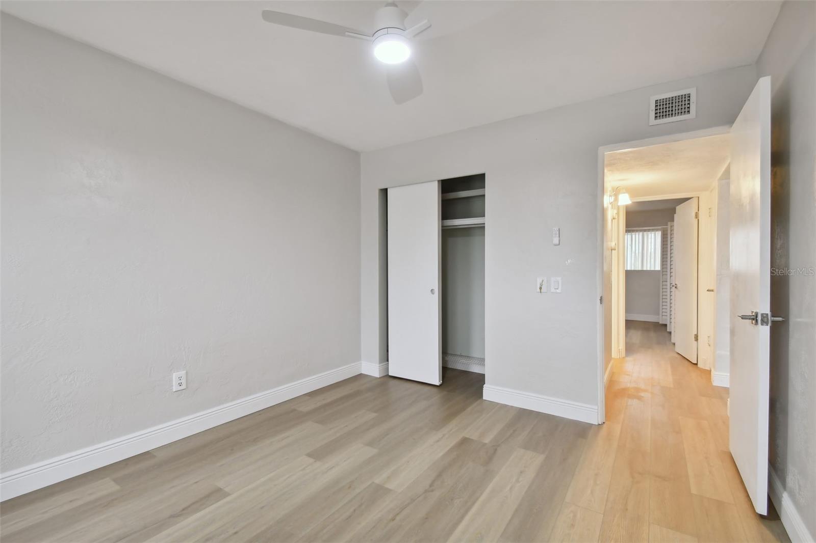 Image 13 of 40 For 2433 Brazilia Drive 43