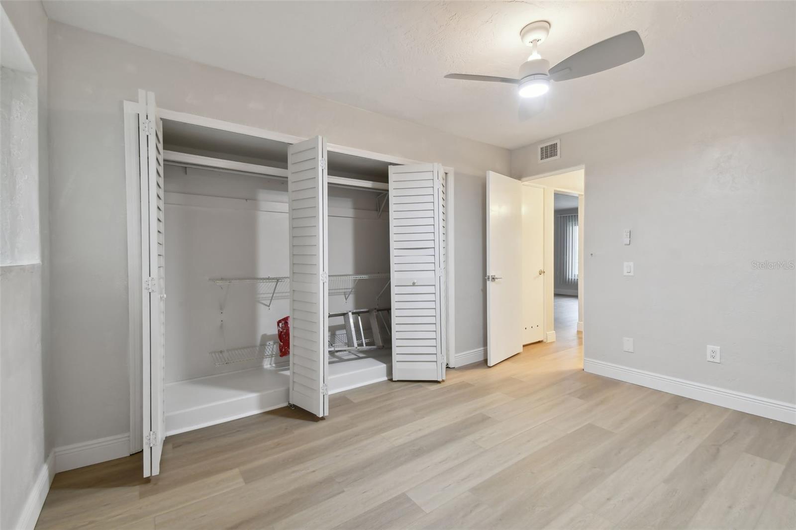 Image 18 of 40 For 2433 Brazilia Drive 43
