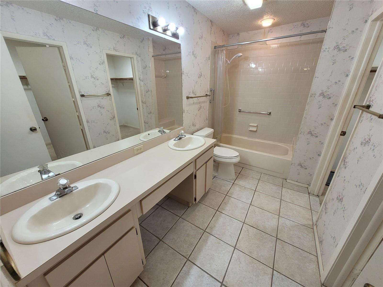 Image 13 of 19 For 7125 Silvermill Drive