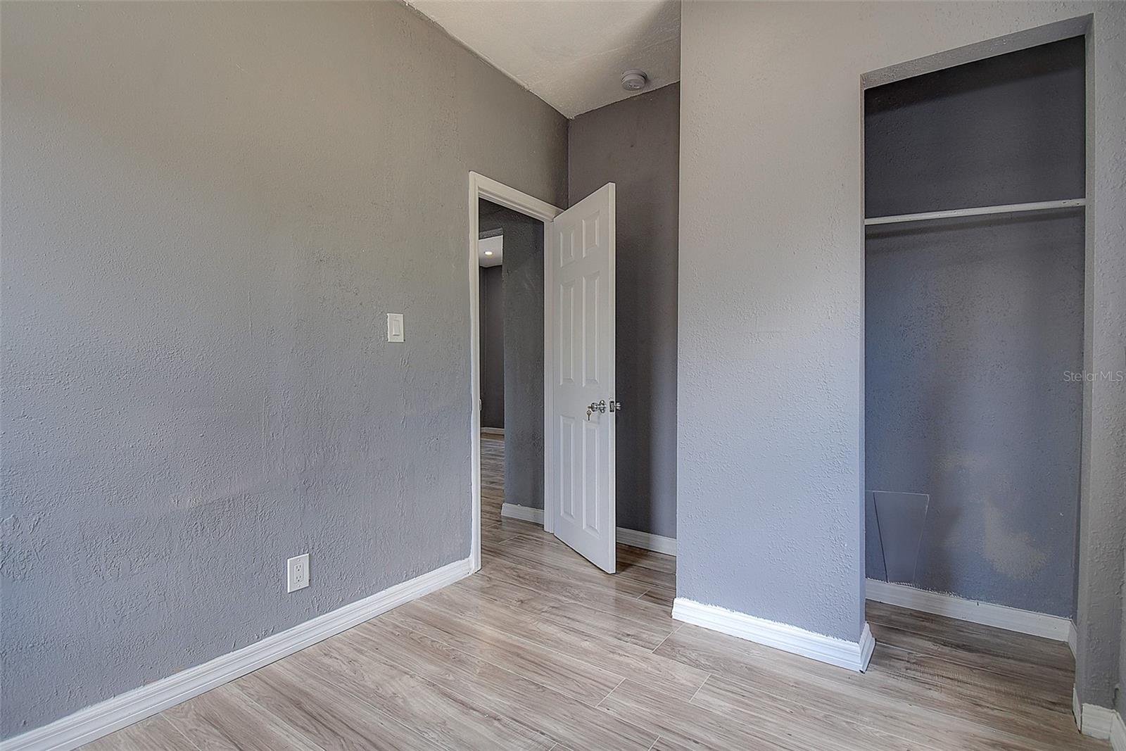 Image 17 of 40 For 2627 17th Avenue N