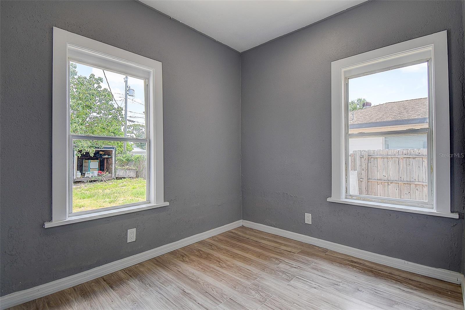 Image 18 of 40 For 2627 17th Avenue N