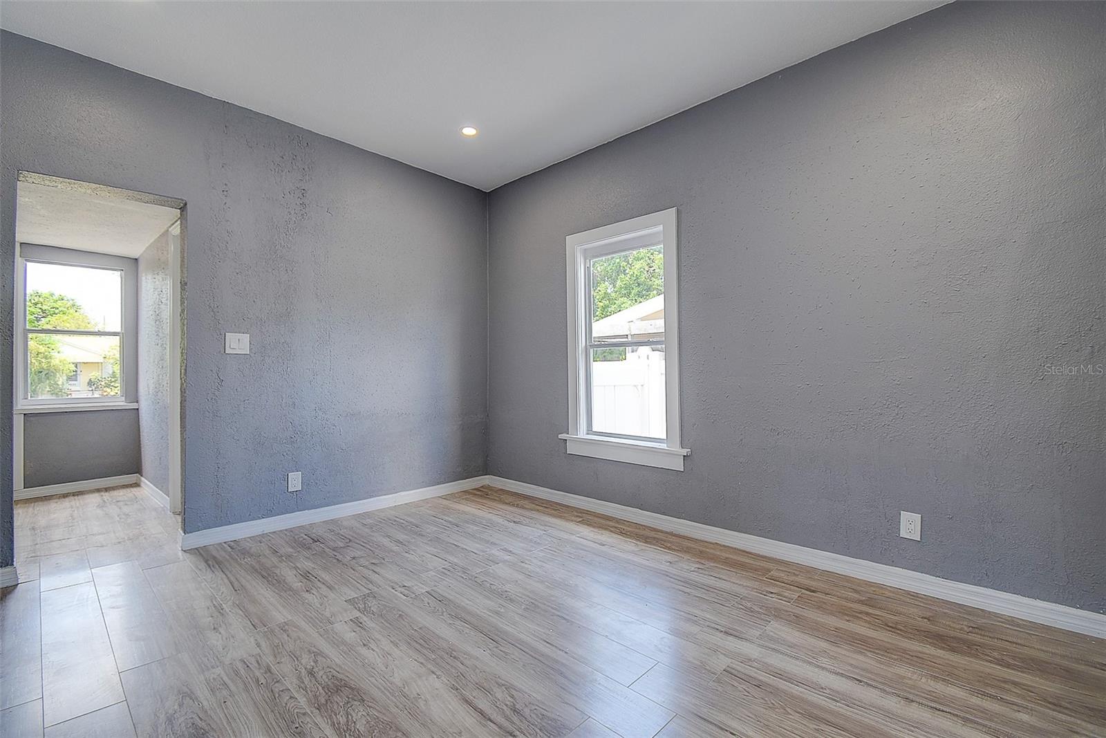 Image 19 of 40 For 2627 17th Avenue N
