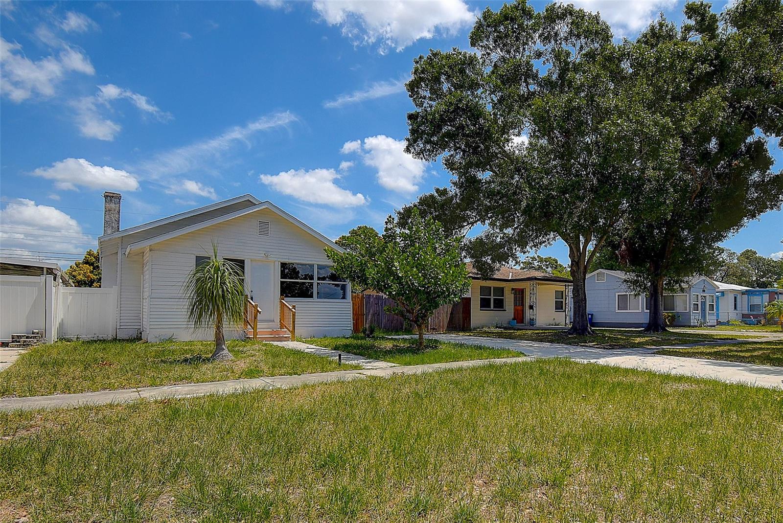 Image 2 of 40 For 2627 17th Avenue N