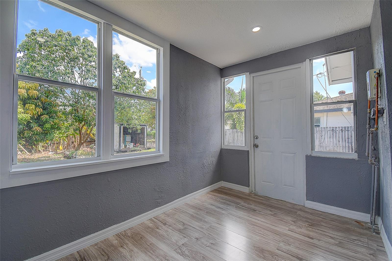 Image 20 of 40 For 2627 17th Avenue N