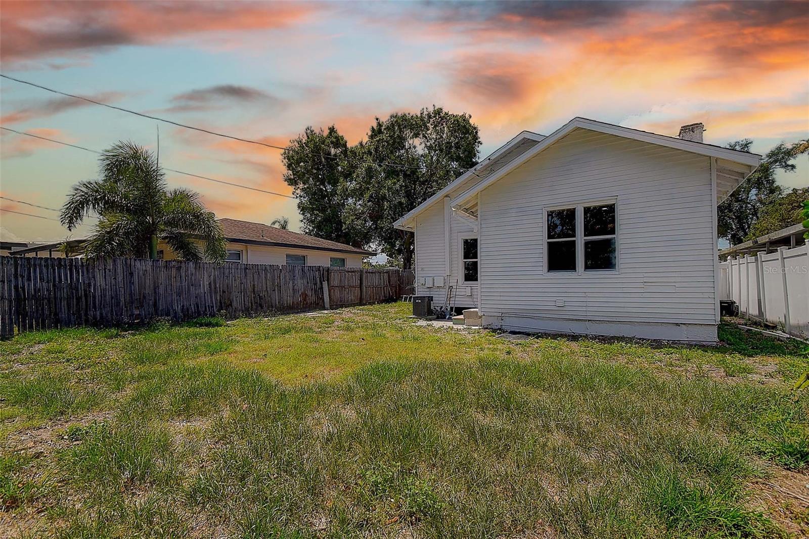 Image 23 of 40 For 2627 17th Avenue N