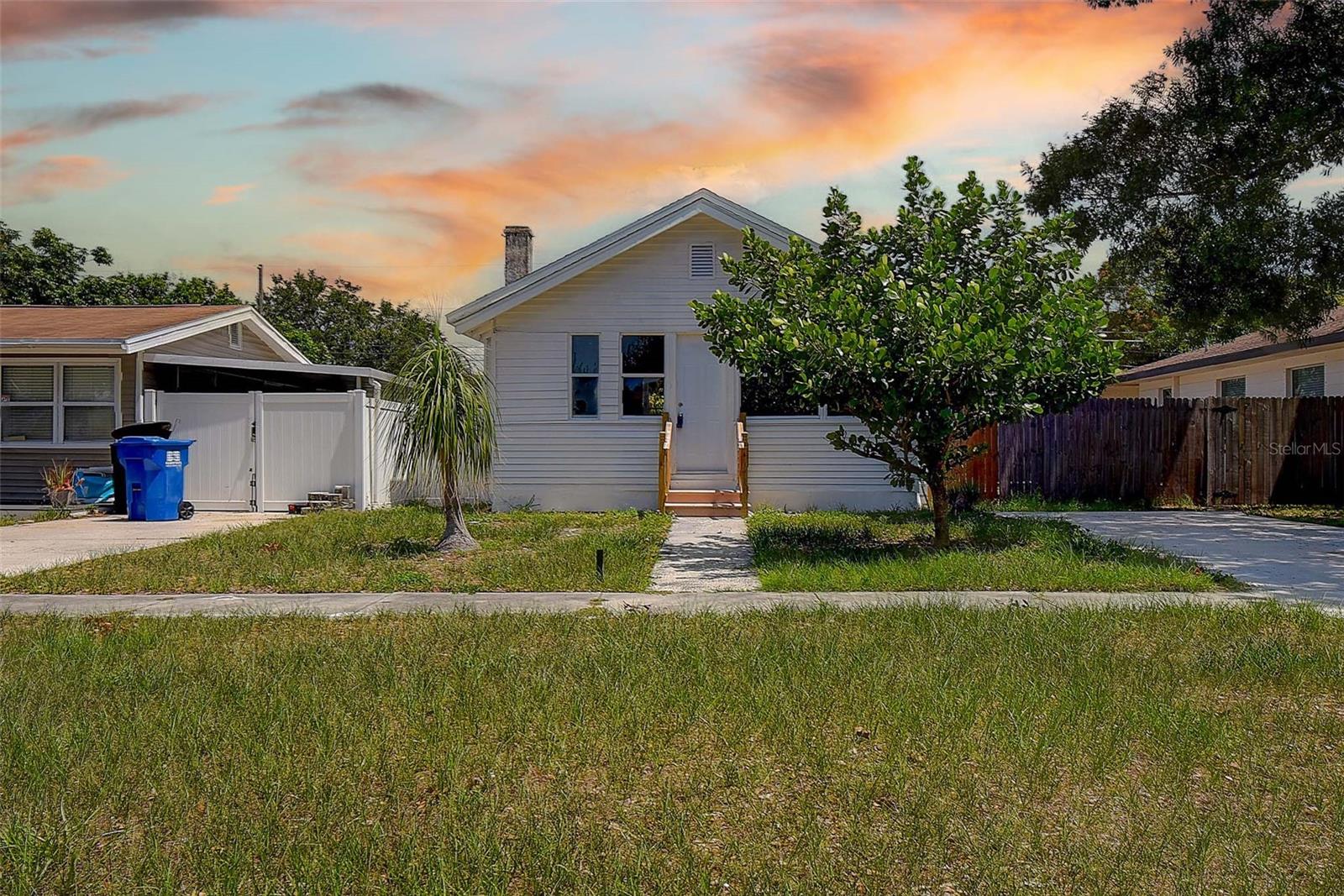 Image 3 of 40 For 2627 17th Avenue N