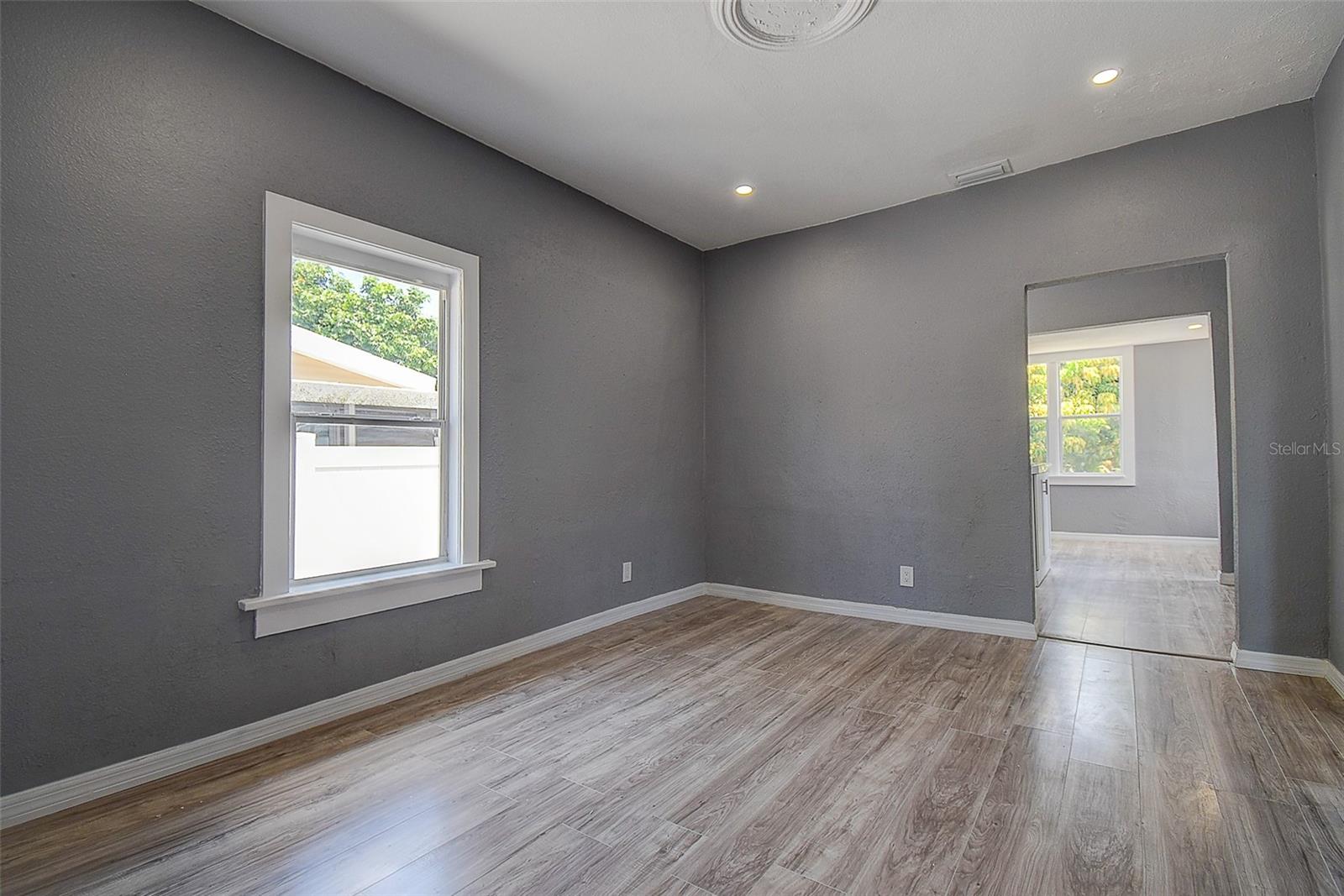 Image 6 of 40 For 2627 17th Avenue N