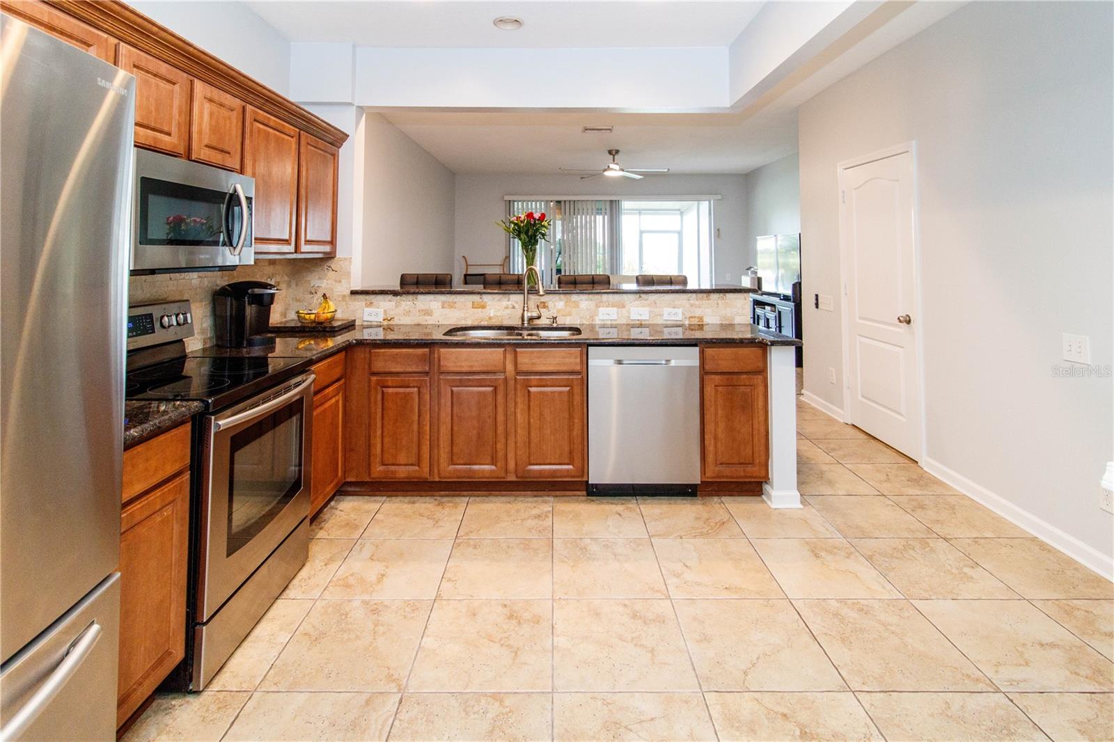 Listing photo id 5 for 8568 Sandy Beach Street