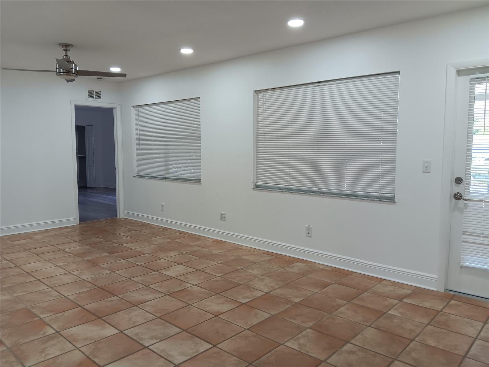 Image 11 of 32 For 4864 Lake Charles Drive N