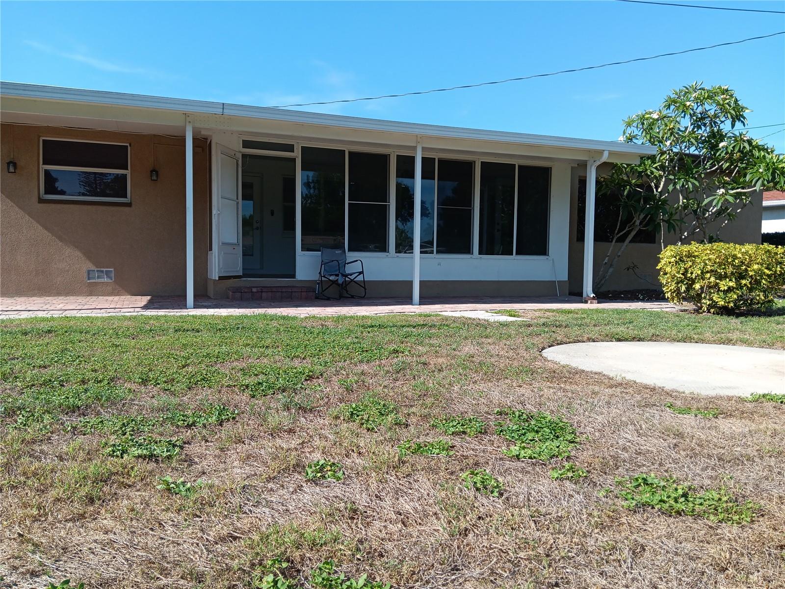Image 29 of 32 For 4864 Lake Charles Drive N