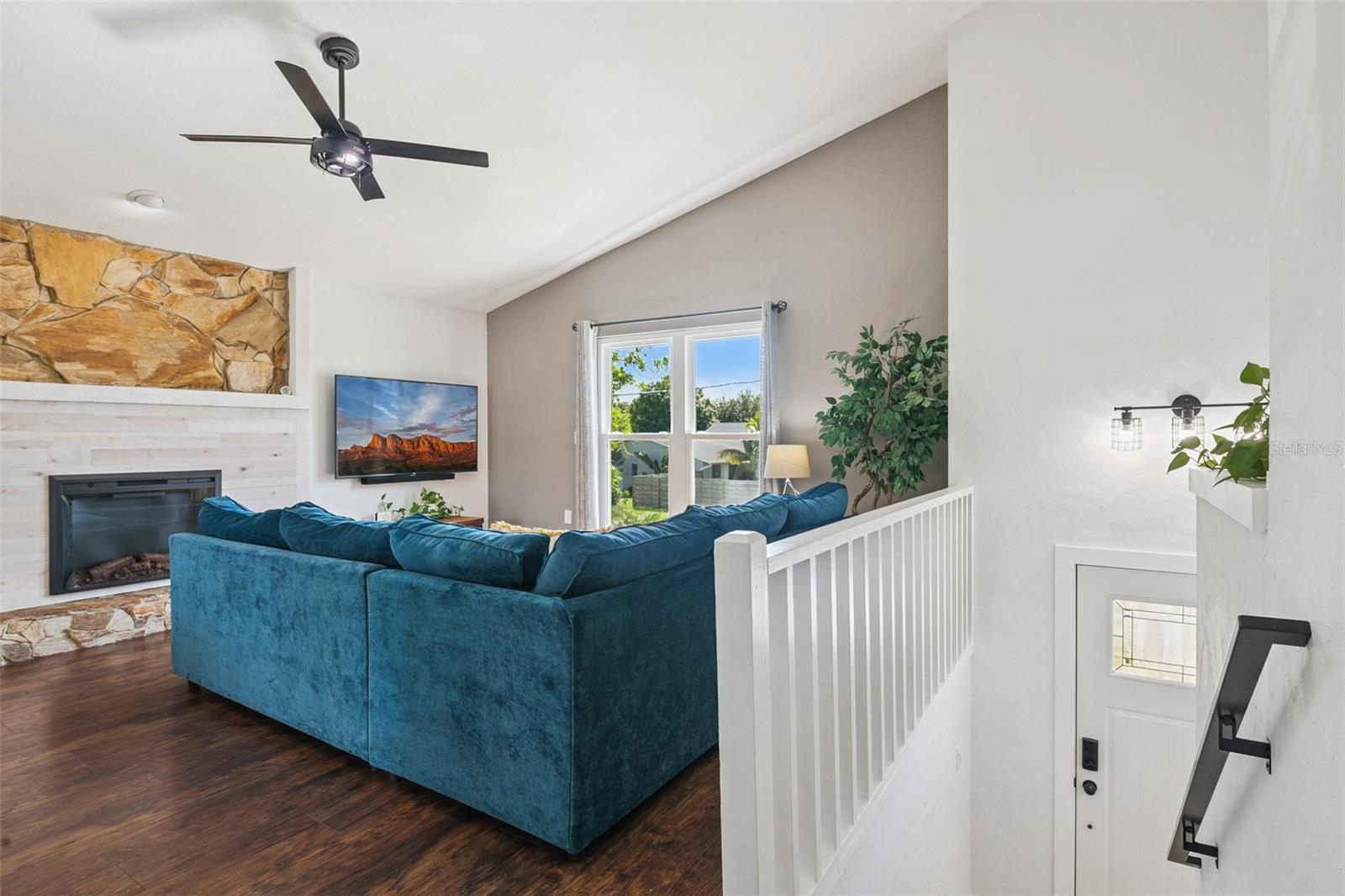 Image 22 of 45 For 8096 Glenbrooke Lane