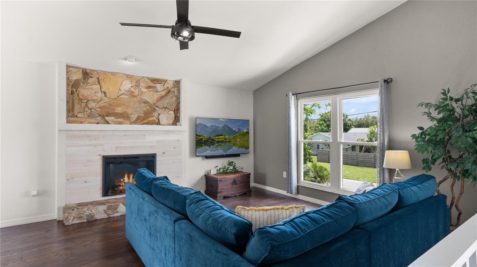Image 23 of 45 For 8096 Glenbrooke Lane