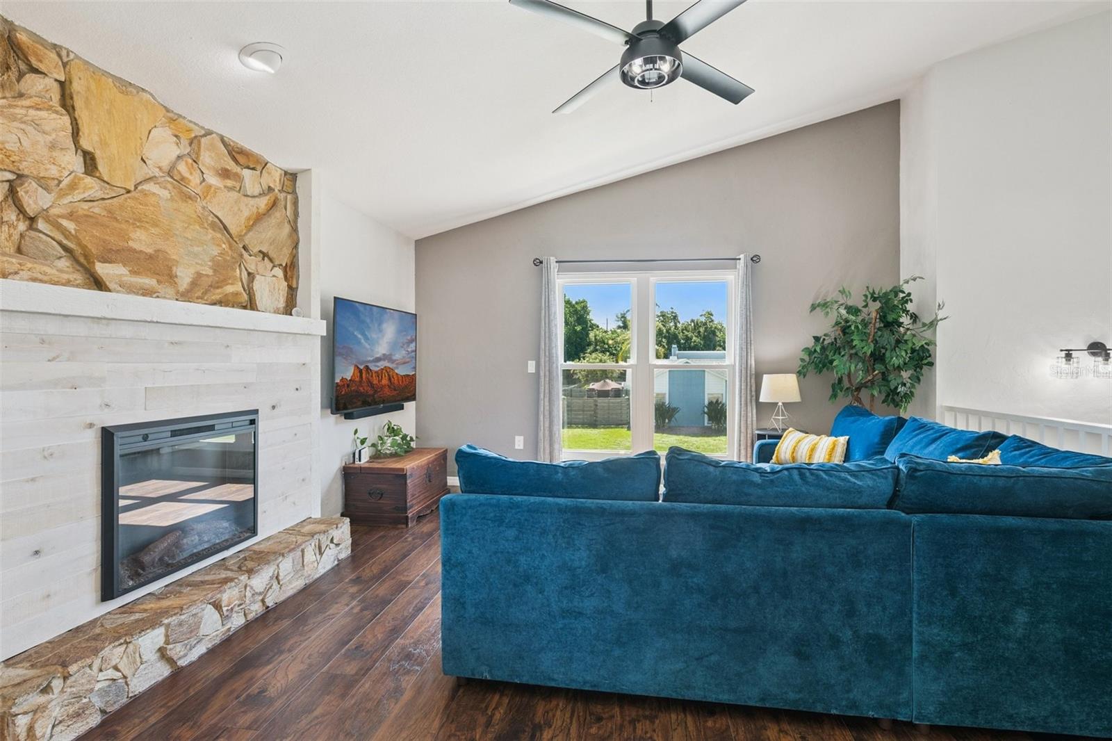Image 24 of 45 For 8096 Glenbrooke Lane