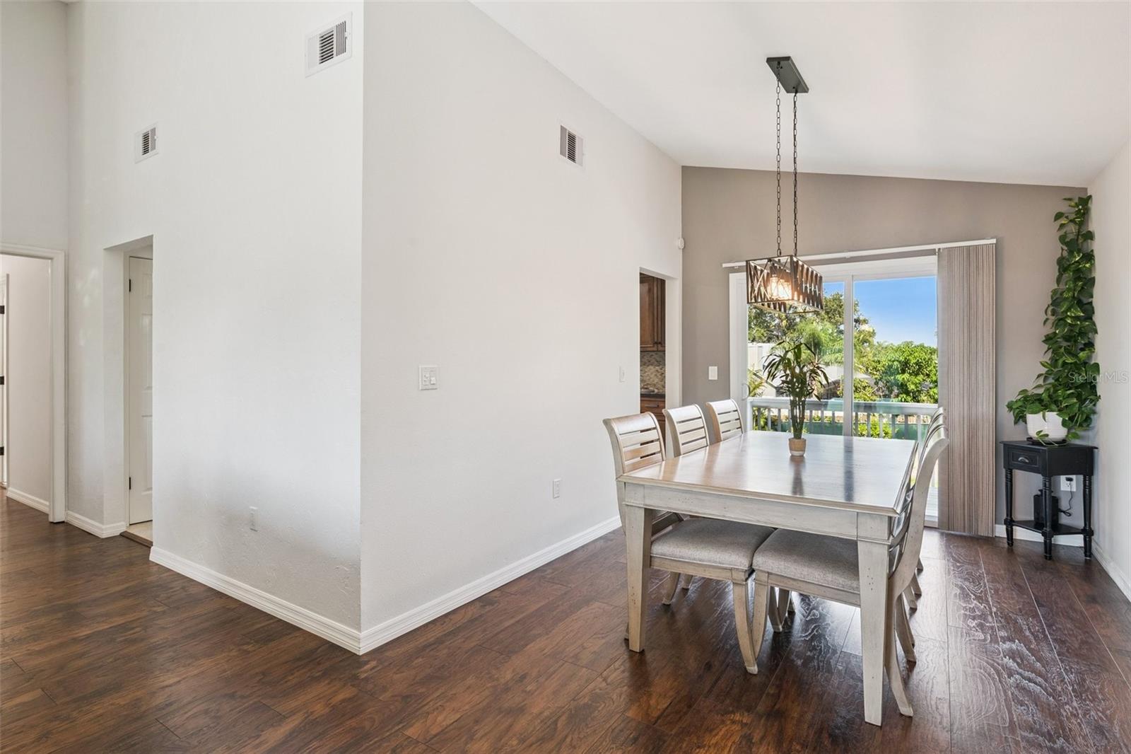 Image 26 of 45 For 8096 Glenbrooke Lane