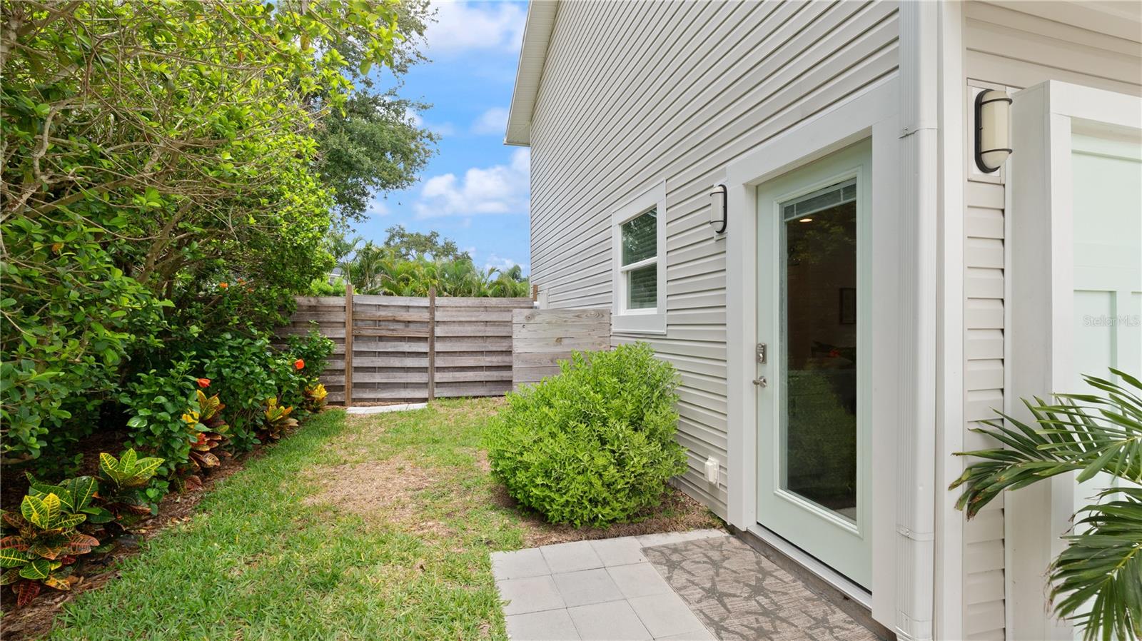 Image 3 of 45 For 8096 Glenbrooke Lane