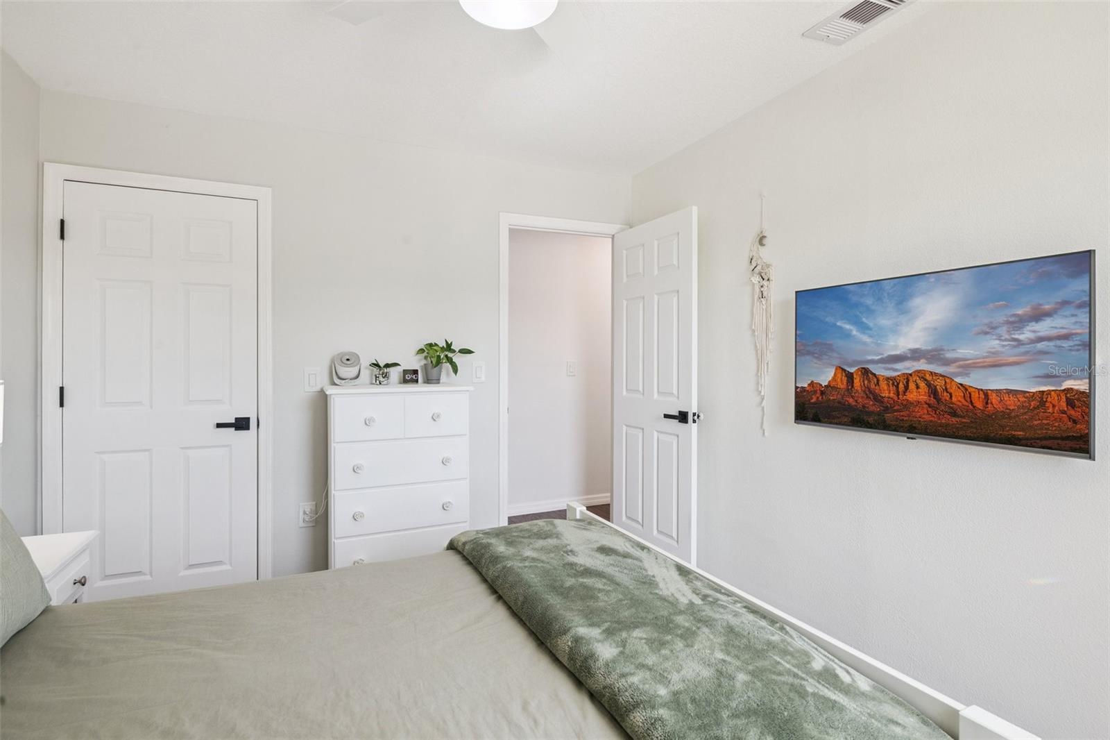 Image 37 of 45 For 8096 Glenbrooke Lane