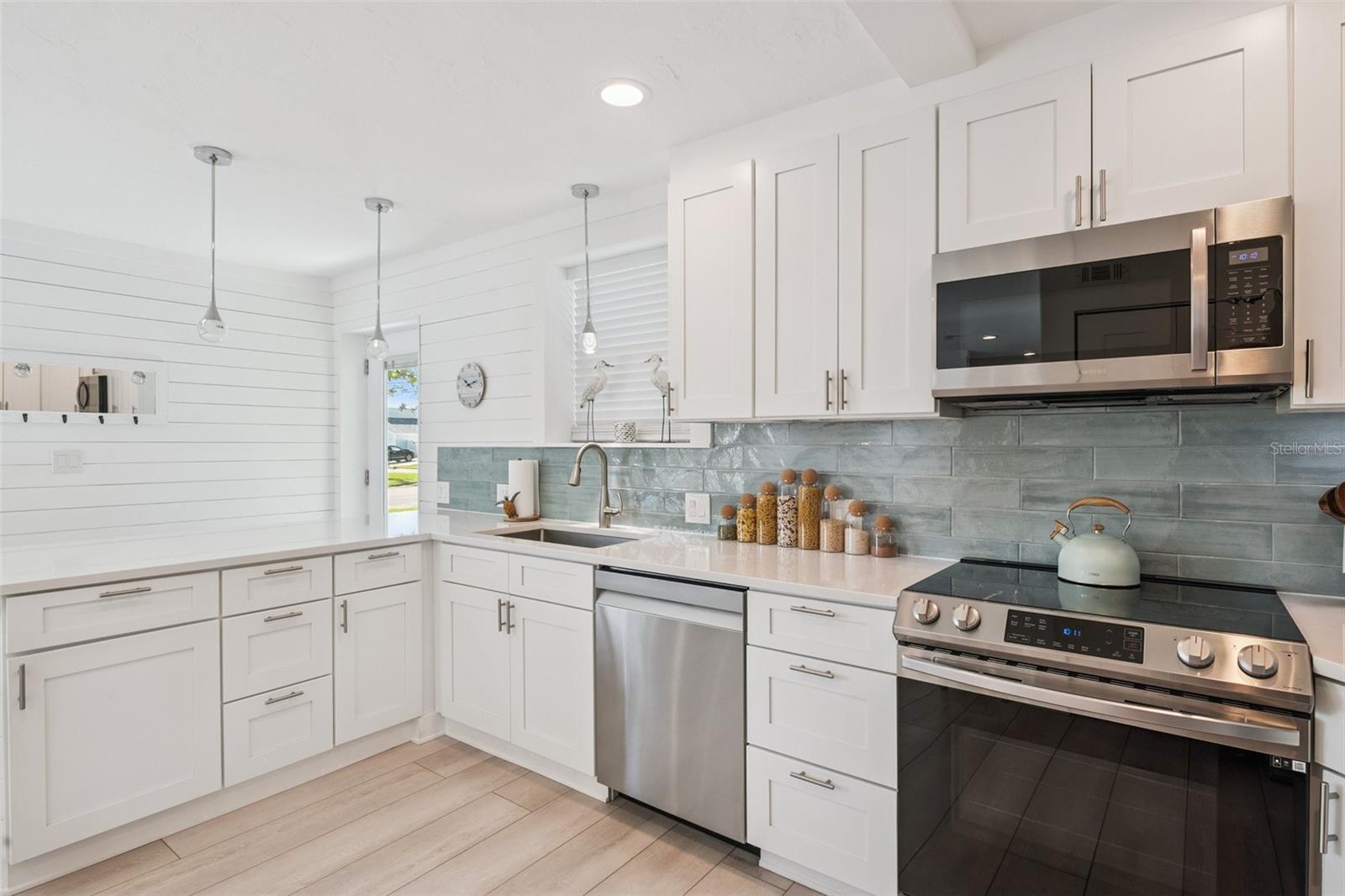 Image 4 of 45 For 8096 Glenbrooke Lane